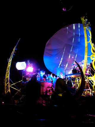 Illustration for article titled Sci-Fi Rock Opera is Music to Alien Ears